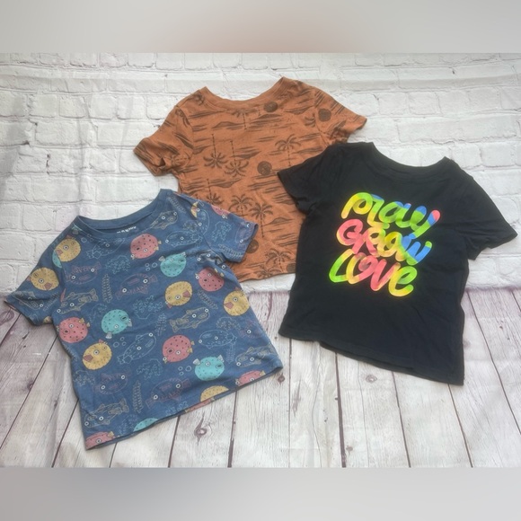 Old Navy Other - Old navy toddler, 3T T-shirt, bundle (3 shirts) beach undersea, graphic